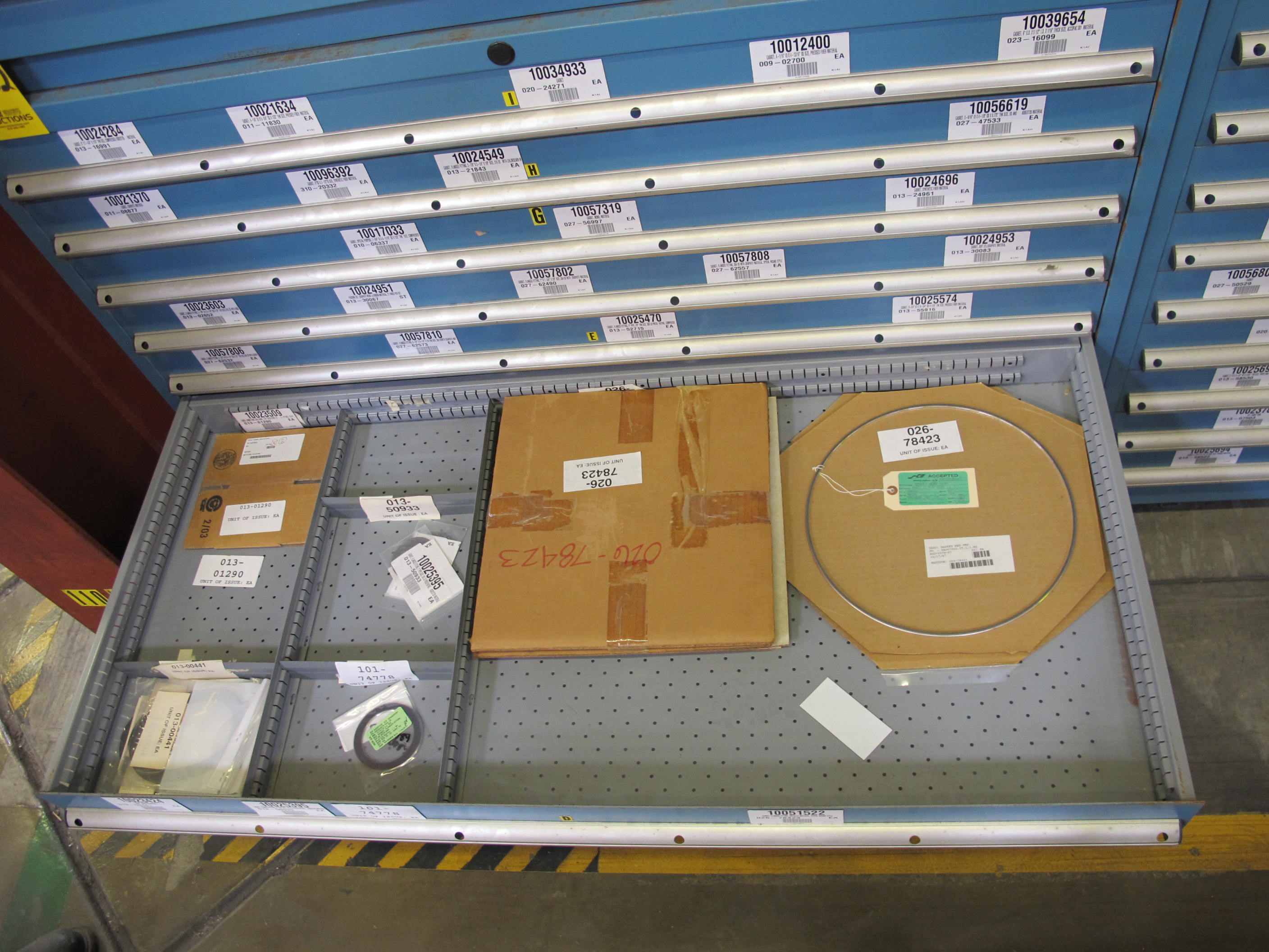 LISTA HEAVY DUTY 9-DRAWER PARTS CABINET W/ CONTENTS (W-50) LOADING & HANDLING FEE $25-